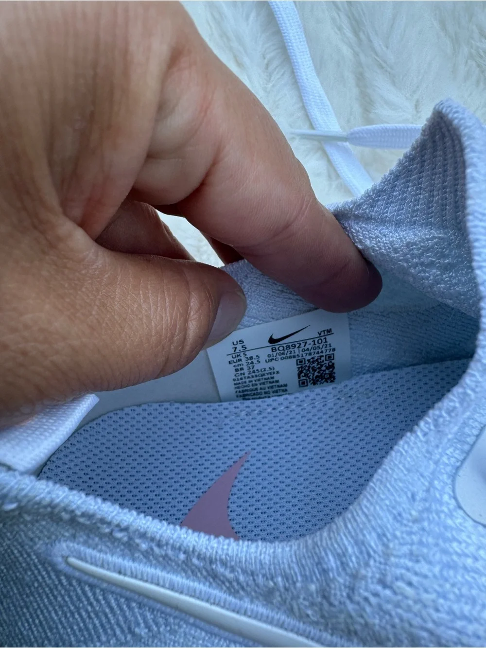 Nike lightweight knit
